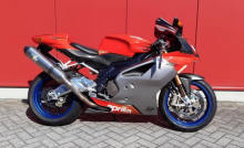 Voetsteun links Aprilia RSV 1000