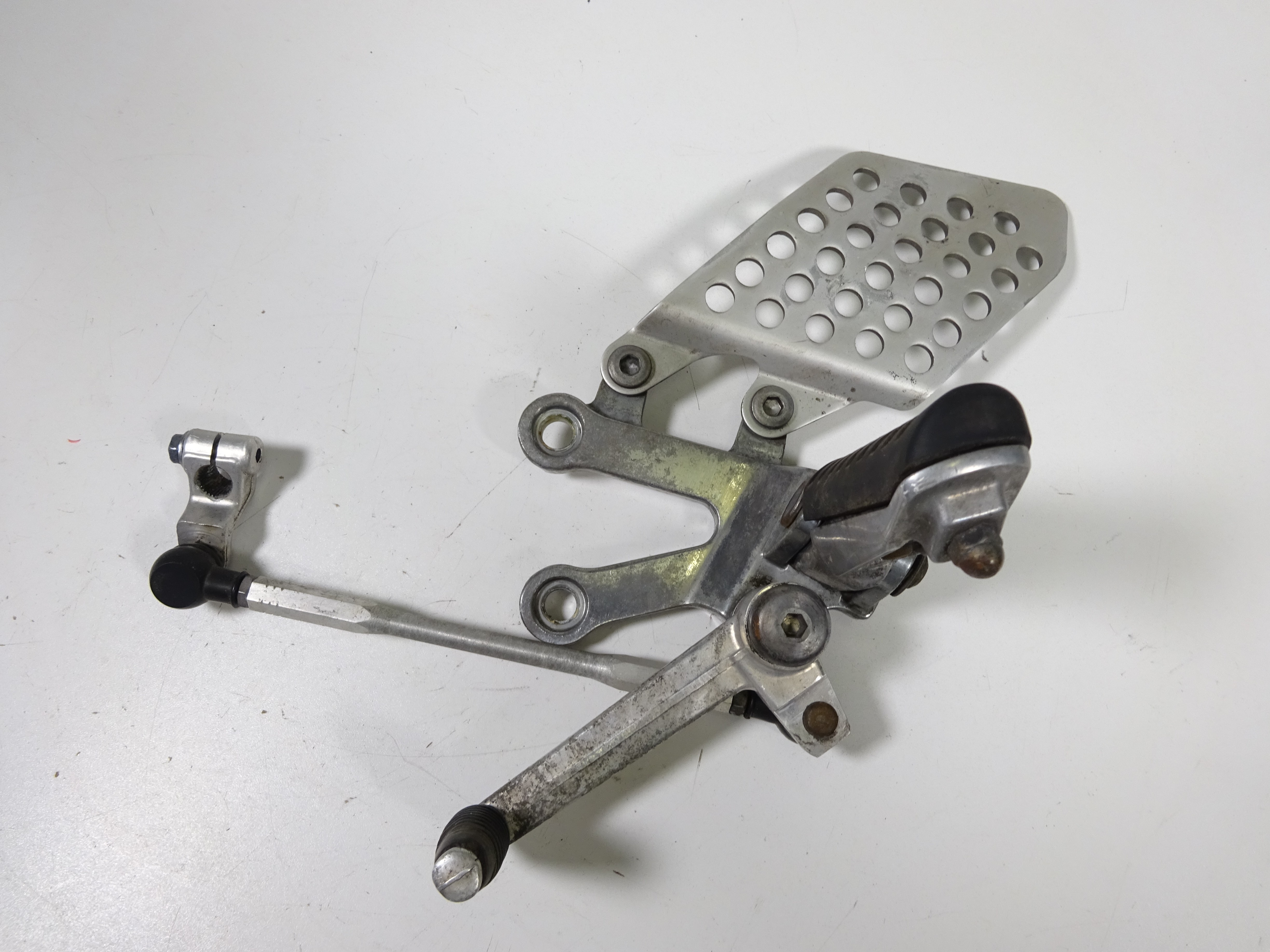 Main step holder left Kawasaki ZX 12 R 2000-2001 | 201218996