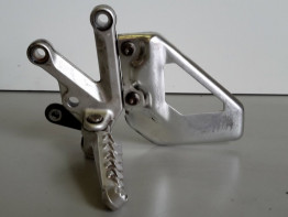 Fussraste links Aprilia RSV 1000