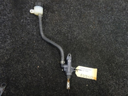 Rempomp achter Yamaha FJR 1300