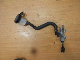 Rempomp achter Honda VFR 800 I