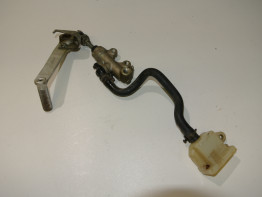 Rempomp achter Suzuki GSX R 750