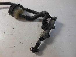 Rempomp achter Honda CBR Fireblade