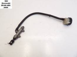 Rempomp achter Kawasaki ER 6