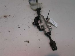 Rempomp achter Suzuki GSX F 1100