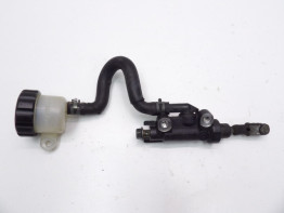 Rempomp achter Yamaha FZR 600