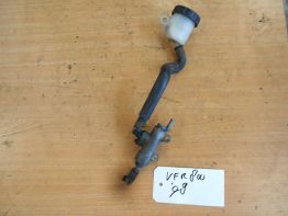 Rempomp achter Honda VFR 800 I