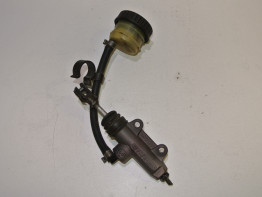 Rempomp achter Honda CB 600 F