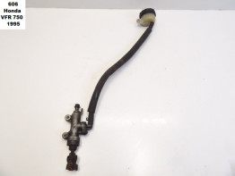 Rempomp achter Honda VFR 750