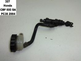 Rempomp achter Honda CBF 600