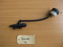 Rempomp achter Ducati Diavel