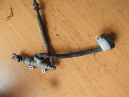 Rempomp achter Honda CBR 900 RR