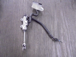 Rempomp achter Honda NC 750 X