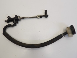 Rempomp achter Kawasaki VN 1500