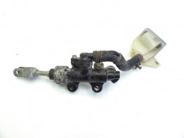 Rempomp achter Suzuki GSX F 1100