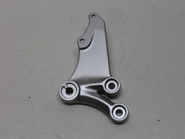 Fussrastetrager vorne rechts Suzuki GSX R 600