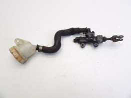 Rempomp achter Honda VFR 750