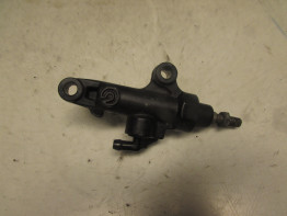 Rempomp achter Yamaha YZF R1