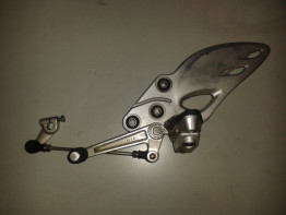 Voetsteun links Suzuki GSX R 1300 Hayabusa