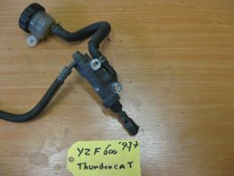 Rempomp achter Yamaha YZF 600 Thundercat