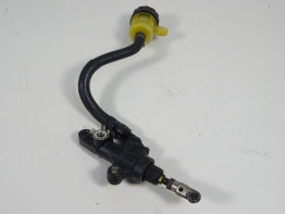 Rempomp achter Yamaha YZF R1