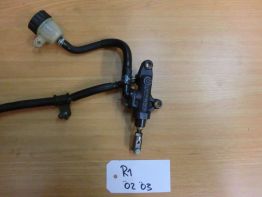 Rempomp achter Yamaha YZF R1