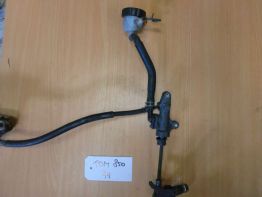 Rempomp achter Yamaha TDM