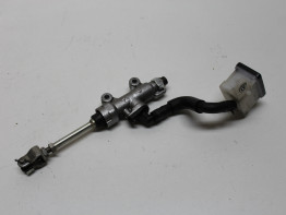 Rempomp achter Honda NC 750 X