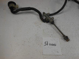 Rempomp achter Honda ST 1100 Pan European