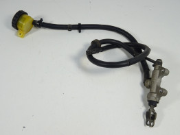 Rempomp achter Kawasaki ER 6