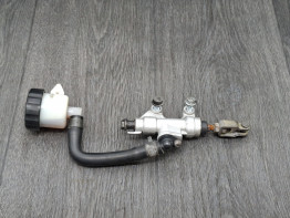 Rempomp achter Hyosung GT 650