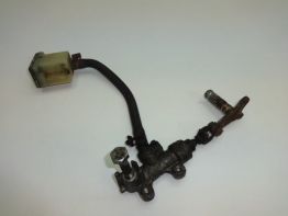 Rempomp achter Suzuki GSX F 750