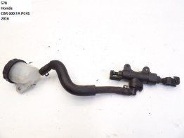 Rempomp achter Honda CBR 600 F
