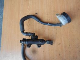 Rempomp achter Honda CB 600 F