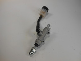 Rempomp achter Kawasaki Ninja 650