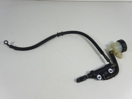 Rempomp achter Yamaha FAZER 1000