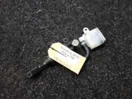 Rempomp achter Suzuki GSX S 750
