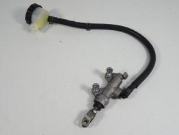 Rempomp achter Kawasaki ER 6