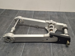 Achterbrug Triumph Trident 900