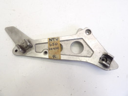 Fussrastetrager vorne rechts Honda NTV 650