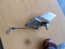 Fussrastetrager vorne links Honda CBR 600 F