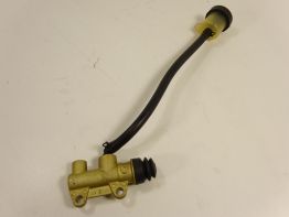 Rempomp achter Ducati ST2