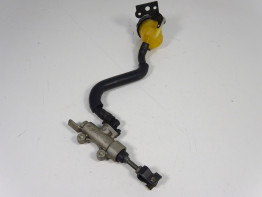 Rempomp achter Honda VFR 800 I