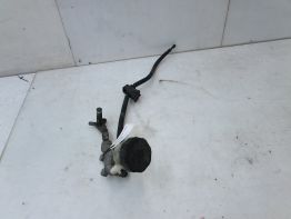 Rempomp achter Suzuki GSX F 600