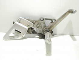 Fussrastetrager vorne rechts Suzuki GSX R 750