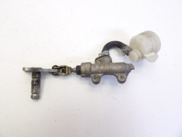 Rempomp achter Suzuki GSX F 600