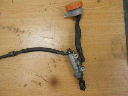 Rempomp achter Honda CBR 600 F