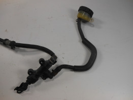 Rempomp achter Honda CB 600 F