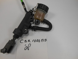 Rempomp achter Honda CBR Fireblade
