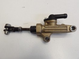 Rempomp achter Yamaha FZR 1000